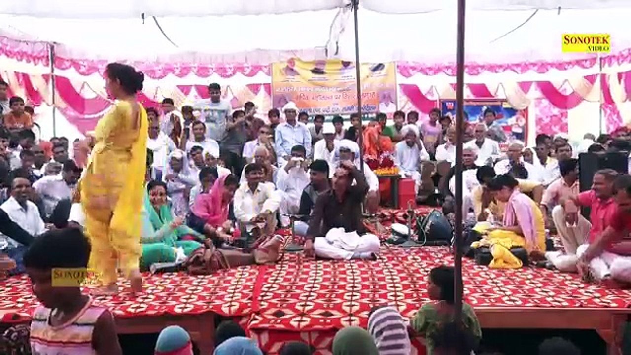 बत्तमीजी की हद होती है || इस लड़के ने पायल चौधरी का हाथ पकड़ कर खीच लिया || New Viral Songs 2017