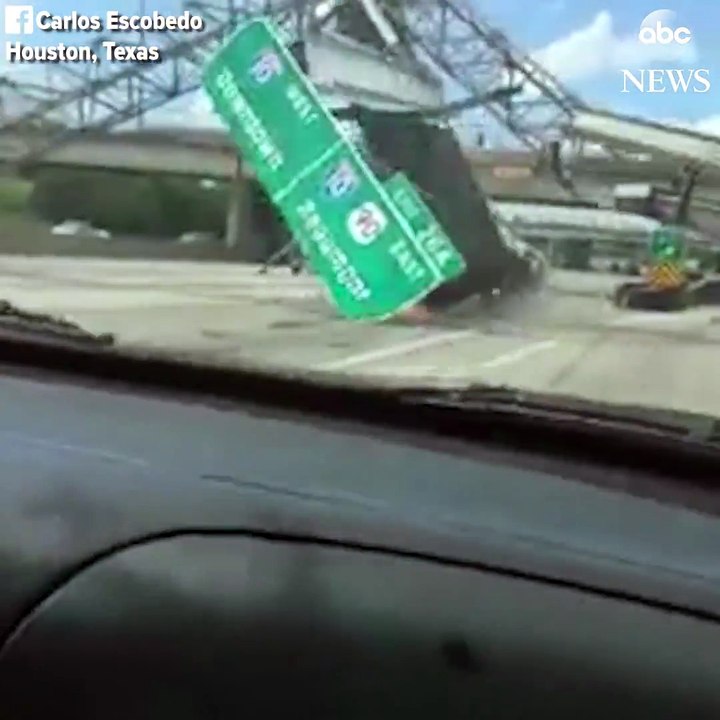 Big rig crashes into sign over Texas highway