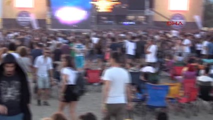 Balıkesir Zeytinli Rock Festivali Dolu Dolu Sürüyor