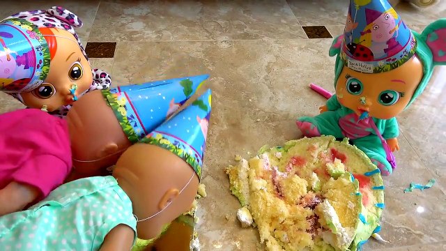 Crying Babies dolls Playing Learn Colors with Funny Baby Nursery Rhymes Songs for kids and toddlers