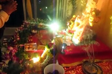 WATCH LIVE ACTRESS AND MODEL TANISHA SINGH GANESH CHATURI  CELEBRATION  2017  WITH BHAJAN AT HER HOUSE
