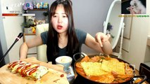 통통한 계란말이랑 햄 잔뜩넣은 부대찌개에 라면사리 먹방 mukbang 볼빨간효닝 20170528