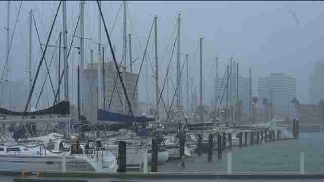 El huracán Harvey, de categoría 4, toca tierra en la costa de Texas