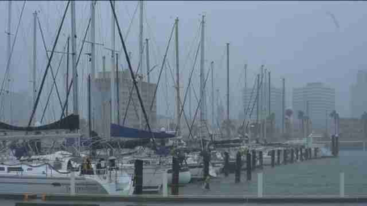 El huracán Harvey, de categoría 4, toca tierra en la costa de Texas