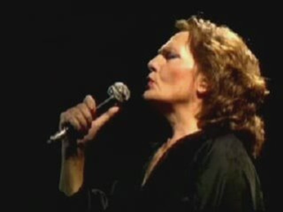 Bandalusa canta Amália Rainha.