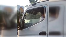 Kamyonet Şoförü Seyir Halinde Uyuşturucu Madde Kullanırken Görüntülendi