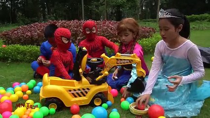 Ana bola Bahía bromista mamá pozo superhéroes elsa queen y la burbuja de spiderman vs trol