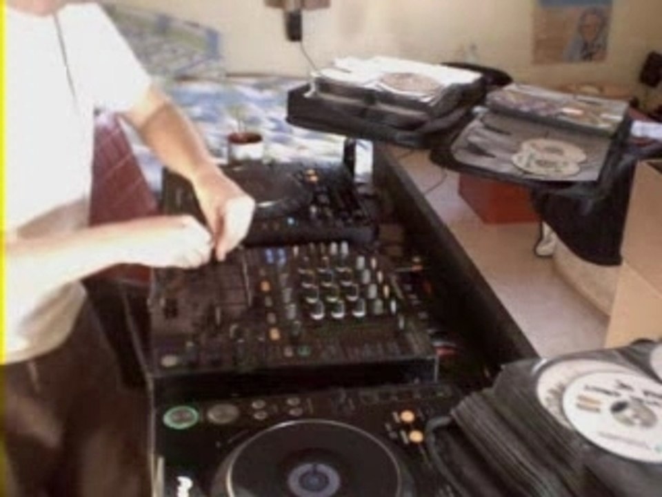DJ set! du recent, du classik, un peu de tout. DJM scratch 1