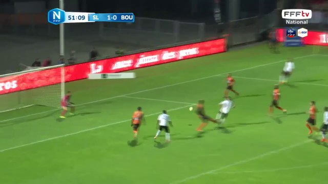 Belle action pour l'US Boulogne qui passe juste a coté du poteau