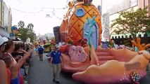 Dora Aventureira, Bob esponja,Botas, Diego, na Parada da Universal Studios em Orlando