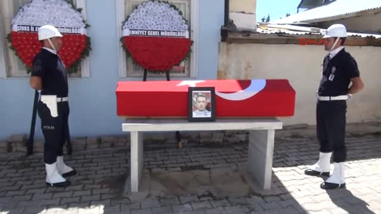 Sivas Polis Memuru Koçak Son Yolculuğuna Uğurlandı