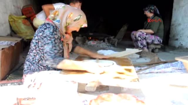 Gaziantep İslahiye'de İmece Usulüyle Bayram Yufkası