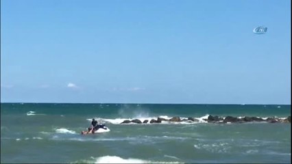 Dalgaların Arasından Jetski ile Kurtarıldı