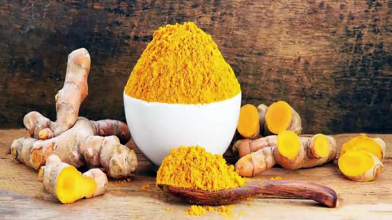 दूध_में_हल्दी_मिलाकर_पीने_के_फायदे_आपको_1_करोड़_खर्च_करके_भी_नहीं_मिलेंगे___Gyan