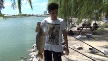 17 Yaşındaki Balıkçı Yakaladığı 3 Kilo 660 Gramlık Balıkla Kazandı