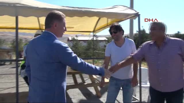 Sivas Valisi'nden Sürücülere Baklava İkramlı Uyarı