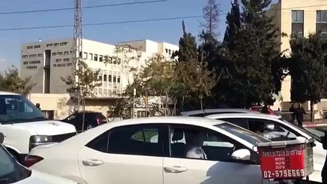 שיירת ראש הממשלה ונשיא המדינה כפי שלא ראיתם מעולם בצאתם מטקס הלוויית הנשיא החמישי יצחק נבון. הר הרצל