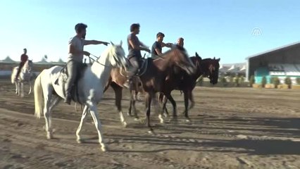 Okçu Çiftten Malazgirt'te Birlik Mesajı