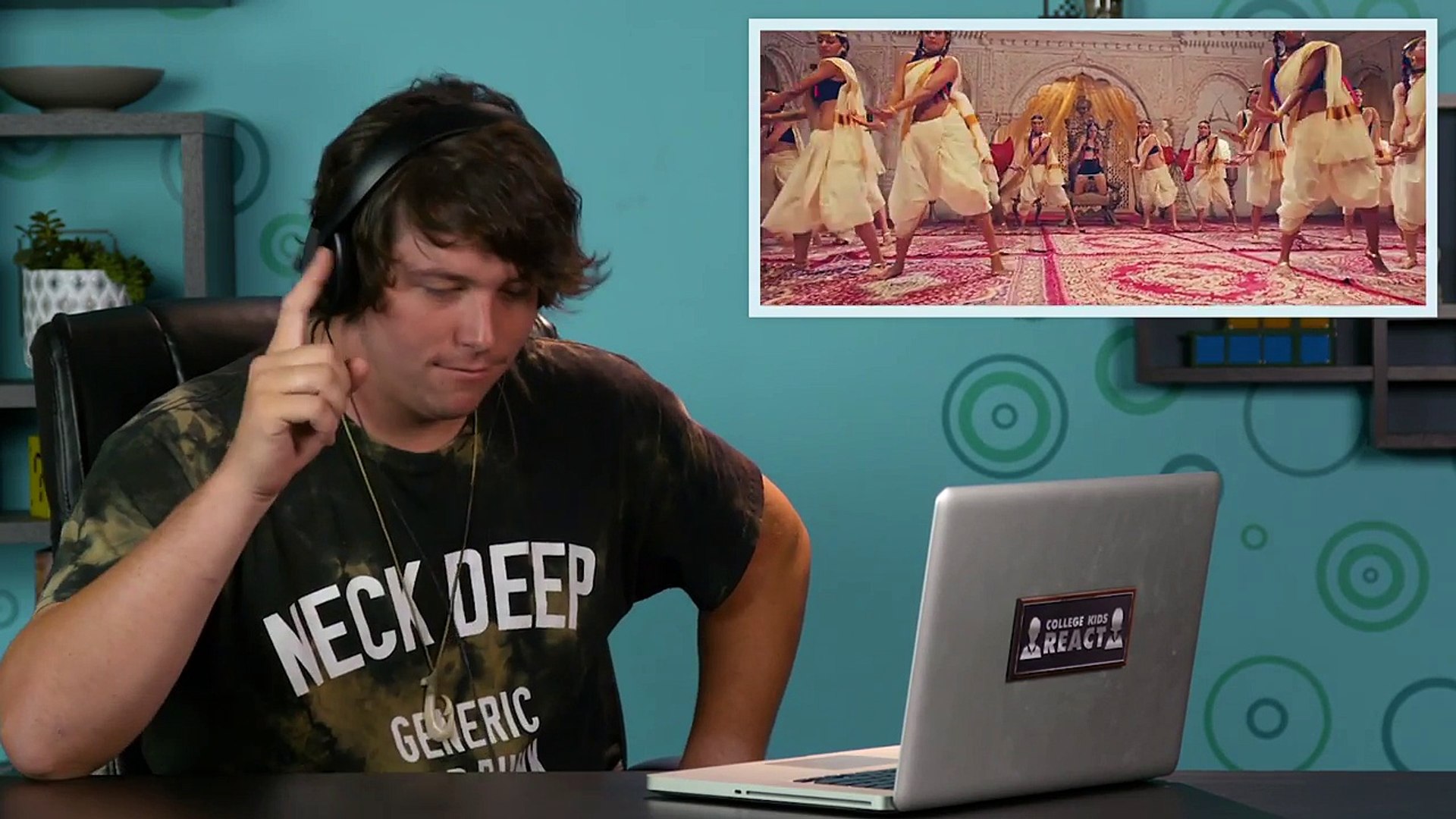⁣COLLEGE KIDS REACT TO MAJOR LAZER - SUA CARA (feat. Anitta & Pabllo Vittar)