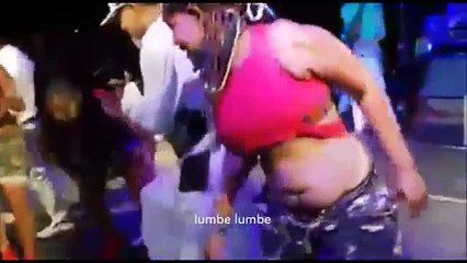 KOFFI OLOMIDE brutalise une danseuse pendant son concert