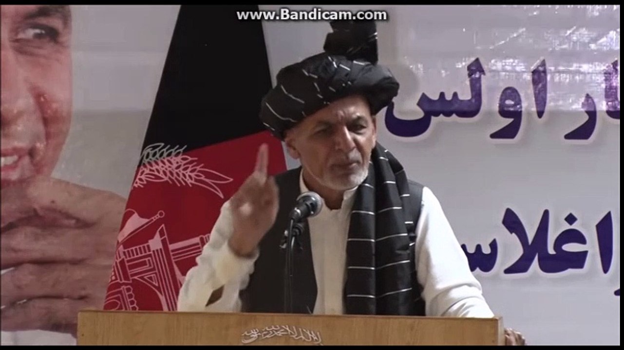 اشرف غنی تبعیض  احمدشاه بابا  را اینگونه  بیان میکند