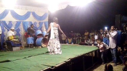 Arkestra लड़की का इतना hot डांस नहीं देख तो क्या देख