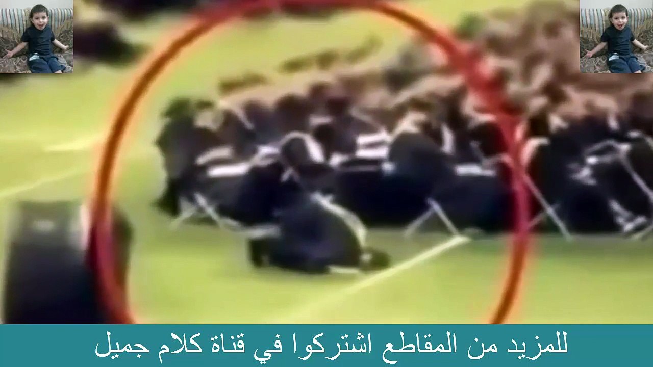شاب امريكي مسلم يصلي في حفل تخرجه وسط ذهول الحضور الذي بلغ 5 الاف
