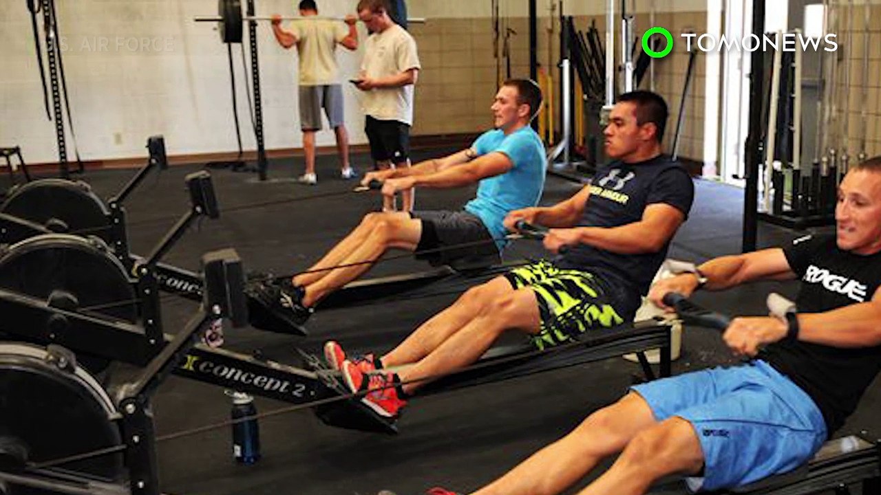 Calambres musculares: causa de las horribles contracciones en la pierna de este hombre - TomoNews