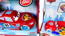 Des voitures Oeuf géant enfants foudre ouverture à Il remorquer jouets vidéo Surprise disney mater mcqueen ryan