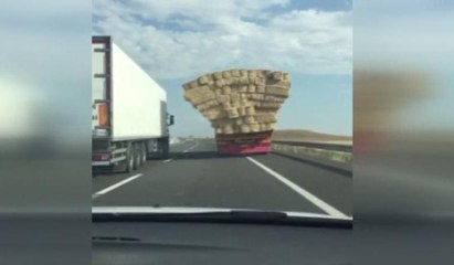 2 şerit kapladı: Tehlikeli yolculuk kamerada