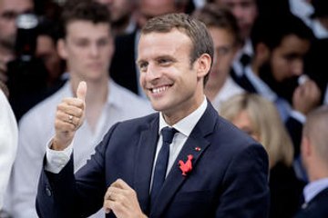 La popularité d'Emmanuel Macron continue de chuter