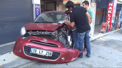 Zonguldak Freni Boşalan Kamyon Park Halindeki Otomobile Çarptı