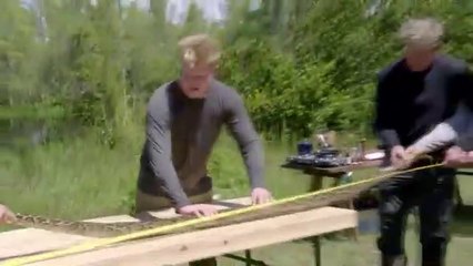 Gordon Ramsay capture un python et le cuisine en wraps