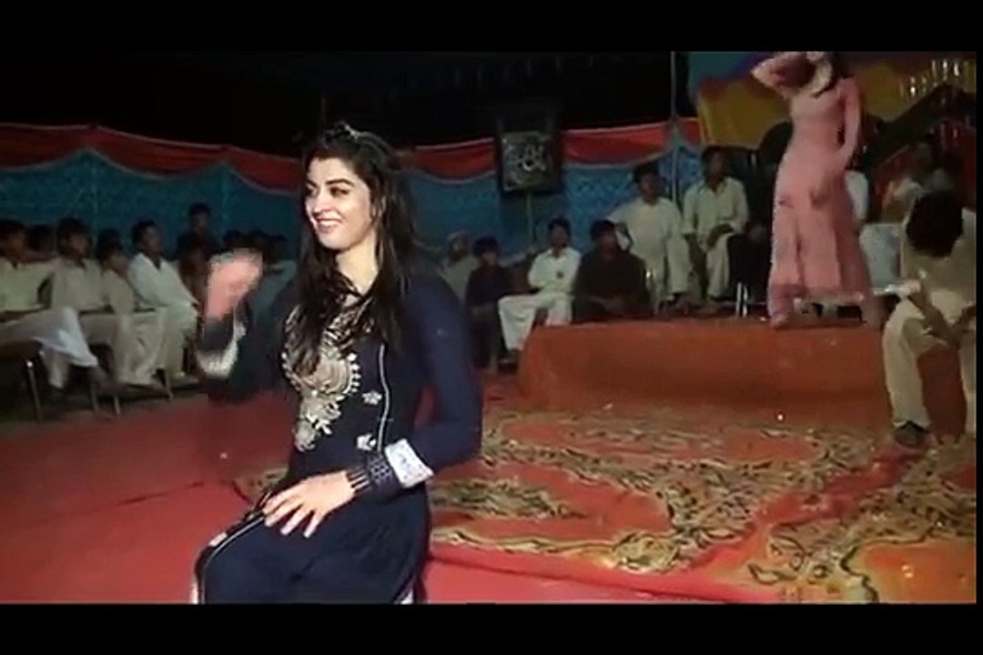 اتنی خوبصورت لڑکی کا اتنا پیارا ڈانس آپ نے اپنی پوری زندگی میں نہیں دیکھا ہوگا madem talash mujra