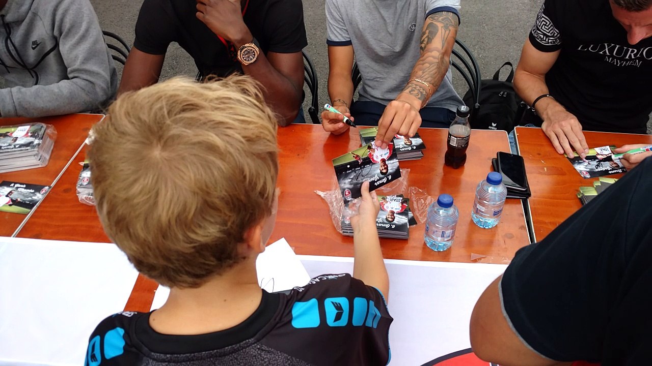 Fan day du Royal Excel Mouscron - dédicaces 2