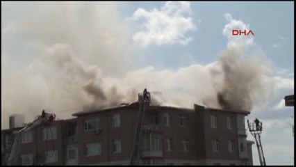 Tuzla'da Korkutan Çatı Yangını...