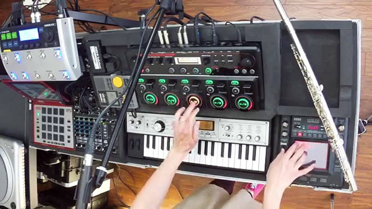 loop station Boss RC-505 - Christmas Remix (live looping) by Nastya Maslova