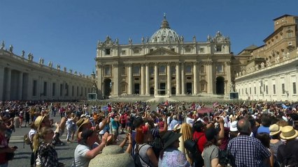 Pope Francis calls for "full rights" for Rohingya Muslims