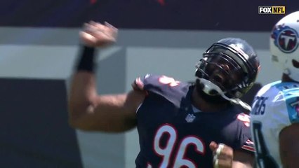 Akiem Hicks sacks Marcus Mariota