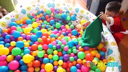 Kids opening presents with bad santa prank Xavi ABCKids - Videos for Christmas Kids