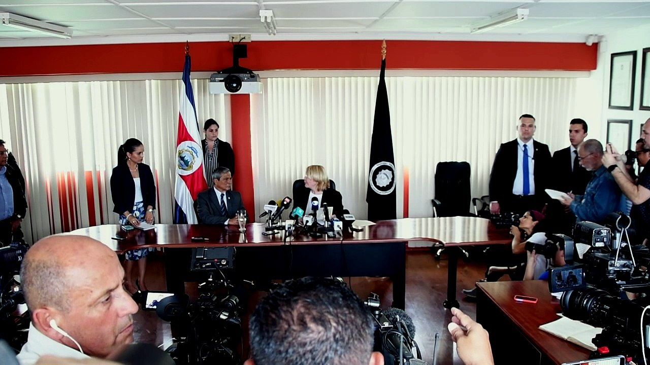 Exfiscal venezolana denuncia que su gobierno busca matarla