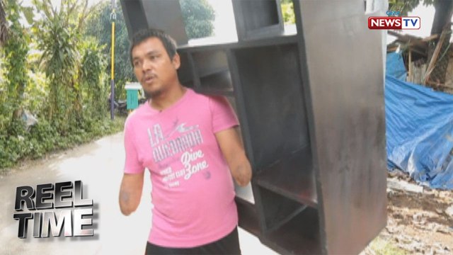 Reel Time: Lalaking walang mga kamay, naglalako ng mga kagamitang kahoy upang mabuhay