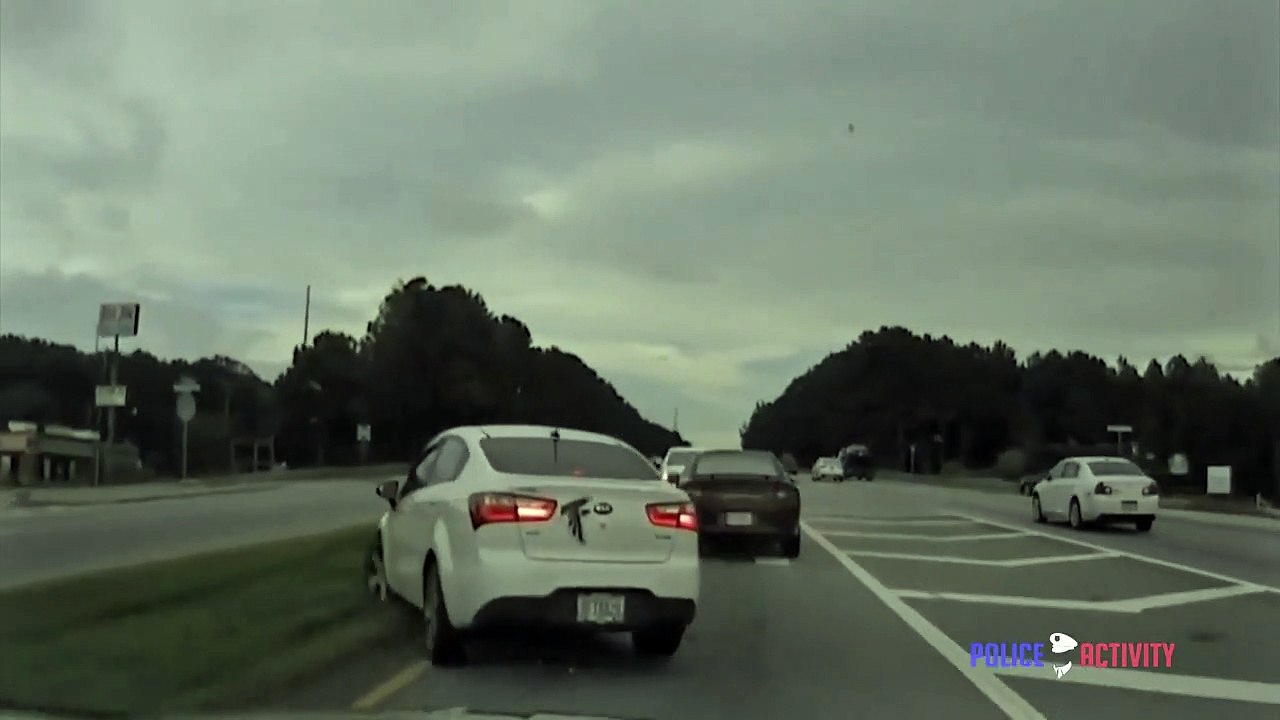 Un joueur NFL commet un braquage et se fait violemment arrêté par la police en pleine course poursuite