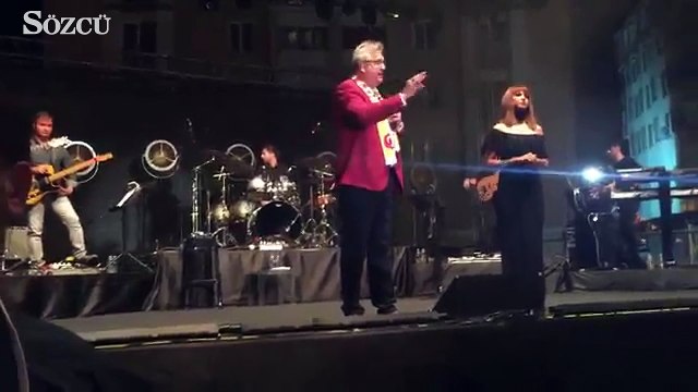 Sertap Erener belediye başkanını sahneden kovdu