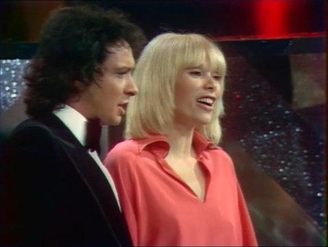 Mireille Darc et Michel Sardou : Requin chagrin