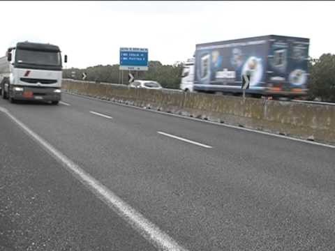 TG 16.10.13 Scampato alla morte a Lampedusa, ucciso da un'auto sulla statale 379