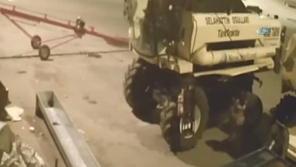 Önce Aküyü Sonra Traktörü Çaldılar...o Anlar Kamerada