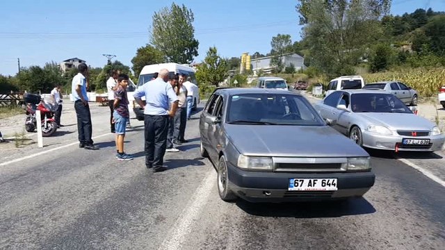 Minibüs otomobile arkadan çarptı; 2 yaralı