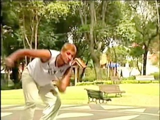 CAPOEIRA E SEUS LINDOS MOVIMENTOS