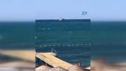 Sarıyer'de İkiye Bölünen Geminin Ön Kısmının Batma Anı Kamerada